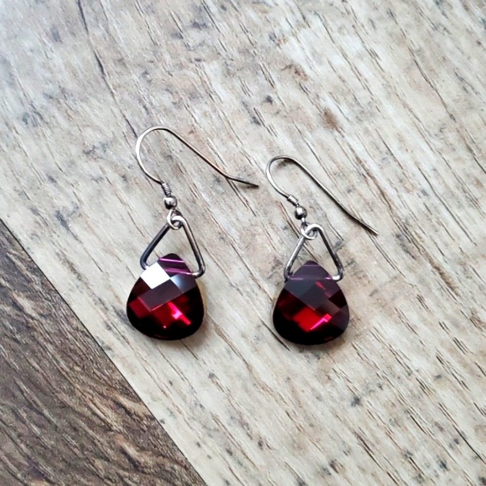 🆕 Garnet Swarovski Crystal teardrop-shaped earrings